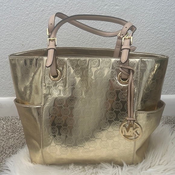 MICHAEL Michael Kors Metallic Gold Mirror Signature PVC and Leather East-West T - Picture 12 of 16